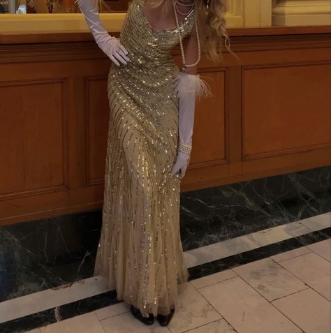 20s Dresses Aesthetic, Gold Vintage Dress, Gold Luxe Aesthetic, Golden Dresses Aesthetic, Iconic Gold Dress, Gold Dress Aesthetic Royal, Old Money Prom Dress, Serena Vanderwoodsen Gold Dress, Fitted Vintage Gold Dress