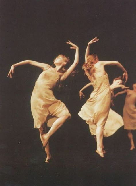 Slow Dancing Aesthetic, Pina Bausch, Dance Dance Dance, Jazz Dance, Modern Dance, Poses References, Dance Photography, Body Reference, 인물 사진