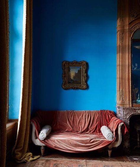 Haute Bohemian, Photography Decoration, Picture Canvas, English Antiques, Blue Rooms, A Living Room, Blue Walls, Cool Rooms, Interior Inspo