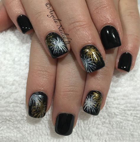 Silver & gold fireworks nails Fireworks Nails, Gold Fireworks, Sculpted Gel Nails, White Nails With Gold, Firework Nails, Nails With Gold, Creative Nail Designs, Creative Nails, Hair Today