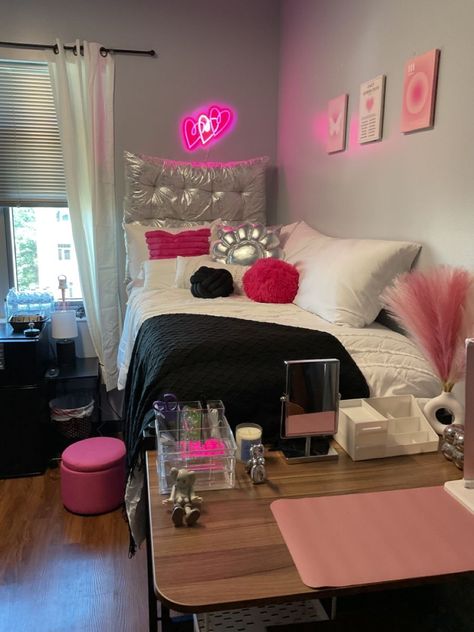 Pink And Silver Dorm Room Ideas, College Dorm Black Women, Black Girls College Dorm Girl Rooms, College Dorm Room Ideas Black Women, Dorm Room Ideas Black Girls College, Pink And Black Dorm Room Ideas, Baddie Dorm Room Ideas, Hbcu Dorm Room Ideas, Luxury Dorm Room Ideas