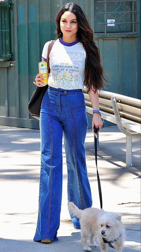 Vanessa Hudgens Style Casual, Vanessa Hudgens Street Style, Graphic Tee Street Style, Vanessa Hudgens Outfits, Estilo Vanessa Hudgens, Graphic Tees Street Style, Summer Workout Outfits, Vanessa Hudgens Style, Curated Closet