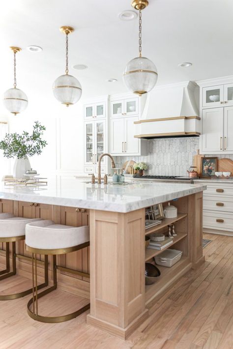 Photographer Bedroom, Light Wood Kitchens, White Oak Kitchen, Huge Kitchen, White Kitchen Island, Farmhouse Decorating, Small Remodel, Inspiration Kitchen, Cabinet Ideas