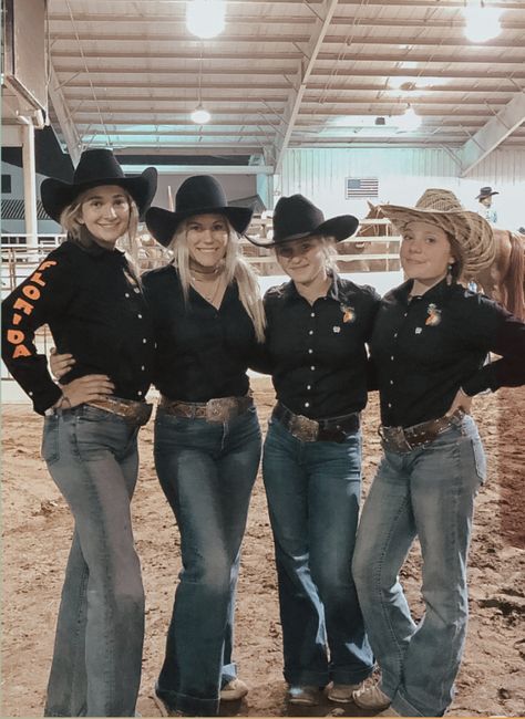 Roping Outfit, Rodeo Girl Outfit, Rodeo Competition Outfits, Rodeo Cowgirl Outfits, Rodeo Outfits Barrel Racing, Outfits For Rodeo, Women Rodeo Outfit, Barrel Racing Outfits Rodeo, Western Riding Outfits