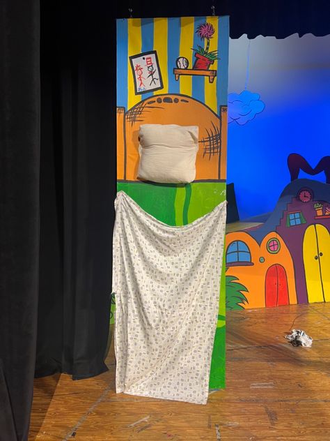 Seussical the musical Piper High School Anngelie Goméz Muñoz Seussical Props, Seussical Jr Props, Seussical Set Design, Seussical The Musical Set Ideas, Seussical Jr Set Design, Seussical Jr, Seussical The Musical Props, Circus Mcgurkus Seussical, Seussical The Musical