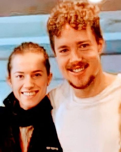 Terri DSTNYALL on Instagram: "Here is a bit clearer photo of Alex and Allison Horizon Wrap gathering. Yes!!!! Alex has natural beautiful curly locks." Alexander Dreymon Wife, Alexander Dreymon, Allison Williams, Alexander, On Instagram, Instagram, Nature