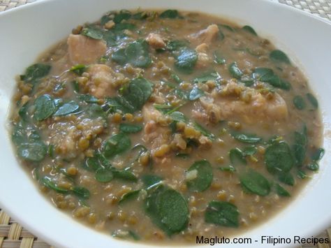 Filipino Recipe Ginisang Munggo (Sautéed Mung Beans) | Magluto.com - Filipino Dishes & Recipes Side Pork, Ginisang Munggo, Filipino Kitchen, Panlasang Pinoy Recipe, Food Filipino, Philippine Cuisine, Yummy Vegetable Recipes, Filipino Recipe, Filipino Dish