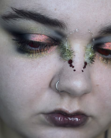 Singed moth ���🦋 I almost wrote cinched lol but I’ll blame it on the 2 hours of sleep I have to wake up super early for a doctor appointment today so let’s hope that I did that. When this posts I should already be there 😖 As usual, feel free to add your moth makeup looks to this post if you got the update! @clionadhcosmetics incandescence @cheeryep_makeup 16-Color Natural Star Eye Shadow Palette in #08Ambition- Fantasy Full Sparkle sent to me by @cbeauty_mall for the bits of gold 🖤 @glamlit... Moth Makeup Eyes, Moth Inspired Makeup, Moth Makeup Halloween, Luna Moth Makeup, The Moon Costume, Moth Makeup, Bug Painting, Fly Makeup, Moon Costume