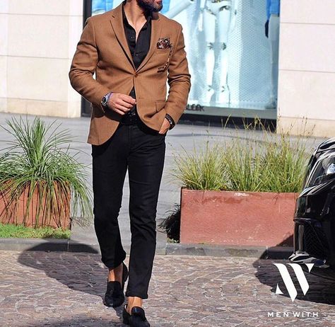 Brown Blazer Outfit Men, Brown Blazer Men, Mens Vogue, Mens Casual Suits, Stylish Mens Suits, Blazer Outfits Men, Smart Casual Menswear, Mens Business Casual Outfits, Brown Suit