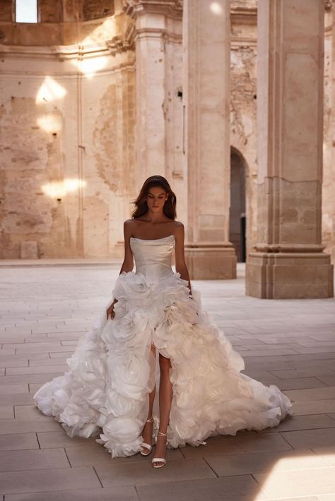 Fonda - Wedding Dress | Milla Nova Milla Nova Wedding Dresses, Milla Nova, Spring Wedding Dress, Couture Wedding Gowns, Sleeve Wedding Dress, Luxury Wedding Dress, Wedding Dress Couture, Couture Wedding, Dress Inspo