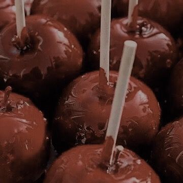 Apples Aesthetic, Aesthetic Vermelho, Aesthetics Colors, Apple Aesthetic, Sugar Shack, Candy Apple, Red Candy, Candy Apples, Halloween Town