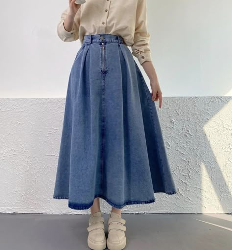 Long Jeans Skirt Outfit Hijab, Jeans Skirt Outfit Hijab, Soiree Skirts, Outfits 30s, Skirt Winter, Long Skirt Fashion, Modest Fashion Hijab, Hijab Aesthetic, Cottagecore Fashion