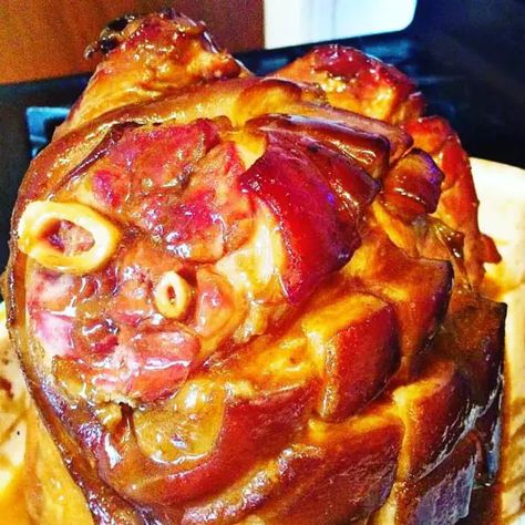 Cooked Ham Recipes, Cooking Ham In Oven, Shank Ham, Recipes With Cooked Ham, Easy Oven Recipes, Thanksgiving Ham, Ham Shank, Honey Baked Ham Recipe, Easy Easter Brunch Recipes