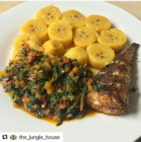 Boiled plantain x vegetable stew x grilled fish  Pinterest: AshiaSharee Vegetable Stew Recipe, Nigeria Food, African Recipes Nigerian Food, Ghanaian Food, Plantain Recipes, West African Food, Nigerian Recipes, Lunch Inspiration, Africa Food