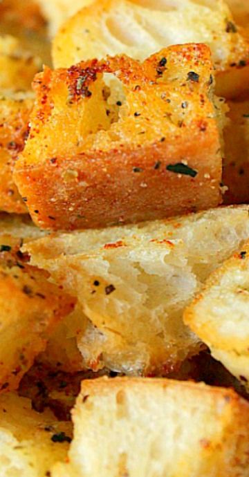 Home Made Croutons Recipe, Croutons Recipe, Crouton Recipes, Croutons Homemade, Salad Bar, Croutons, Bread Recipes Homemade, Delicious Salads, Homemade Bread