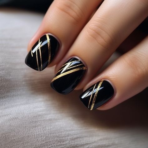 Elegant Black And Gold Nails, Autumn Black Nails, Glam Nails Designs Classy, Black And Gold Tip Nails, Elegant Nails Ideas Classy, Nail Ideas For A Black Dress, Black And Gold Gel Nail Designs, Black November Nails, Black And Gold Nails Design Classy