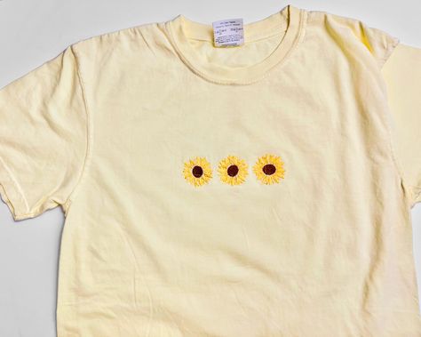 Sunflower T Shirt, Sunflower Aesthetic, Bff Birthday Gift, Bff Birthday, Diy Bead Embroidery, Sunflower Shirt, T Shirt Painting, Embroidery Tshirt, Aesthetic Fits