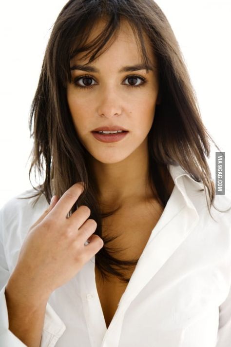 Melissa Fumero, goddess of Brooklyn Nine-Nine Jake And Amy, Melissa Fumero, Amy Santiago, Stephanie Beatriz, Andy Samberg, Brooklyn Nine Nine, Attractive People, Woman Crush, Celebrity Pictures