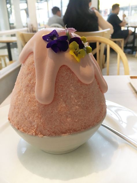 peach yogurt kakigōri by #AfteryouDessertCafé Kakigori Aesthetic, Boba Truck, Peach Yogurt, Cute Baking, Shaved Ice, Dessert Bread, Ice Cream Cake, Desert Recipes, Food Obsession