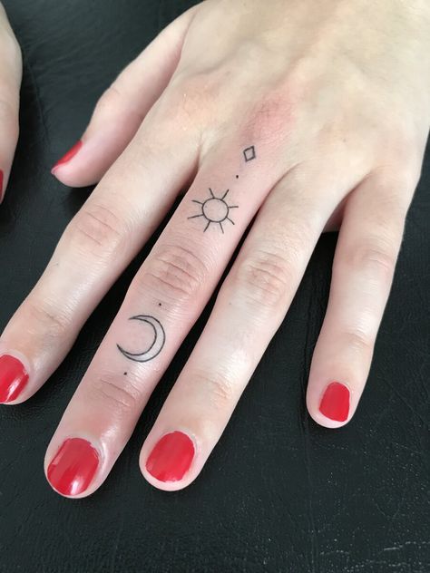 Sun And Moon Finger Tattoos For Women, Sun And Moon Tattoo On Finger, Tattoo Dots On Fingers Meaning, Moon Tattoo In Finger, Sun Moon Star Hand Tattoo, Moon Finger Tattoo Designs, Moon Sun Finger Tattoo, Finger Tattoos Moon Stars, Small Moon Finger Tattoo