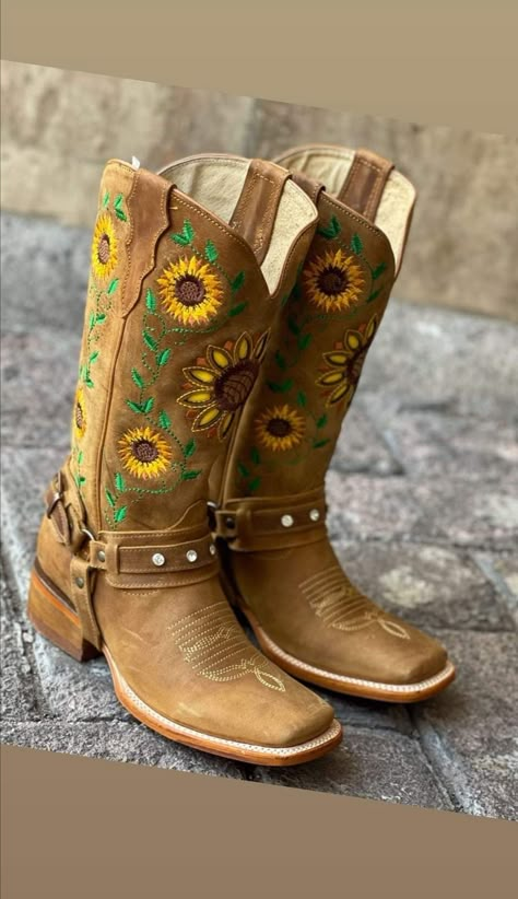 Vaquera Boots, Cute Cowboy Boots, Quince Shoes, Cowgirl Boots Square Toed, Cowgirl Closet, Foto Cowgirl, Western Things, Cute Cowgirl Boots, Boot Scootin Boogie