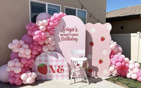 Party Themes For Girls, First Birthday Centerpieces, Baby First Birthday Themes, Strawberry Shortcake Birthday, Berry First Birthday, Baby Birthday Themes, 1st Birthday Party Decorations, First Birthday Party Decorations, 1st Birthday Party Themes