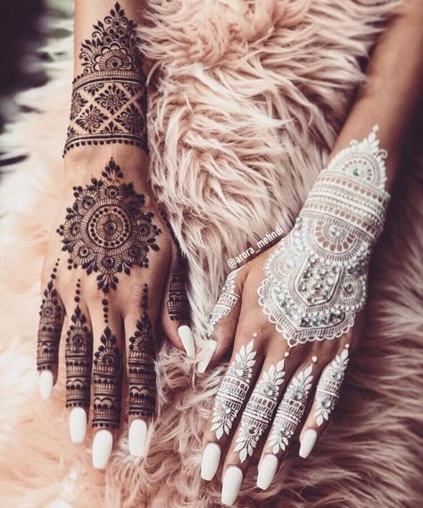 Traditional Mehndi or white mehndi? Credit @arora_mehndi . Both designs are beautiful 😍 #henna #mehndi #mehendi #hennadesign #whitehenna White Henna Tattoo, White Henna Designs, New Henna Designs, Henne Tattoo, Henna Tutorial, Tato Henna, Henna Tattoo Hand, Henna Art Designs, Simple Henna Tattoo