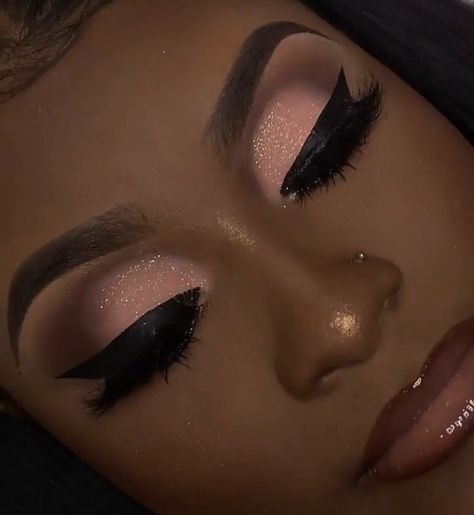 Black Bridal Makeup, Maquillage Yeux Cut Crease, Birthday Makeup Looks, Face Beat Makeup, Glitter Makeup Looks, Prom Eye Makeup, Prom Makeup Looks, Makeup For Black Skin, Brown Skin Makeup