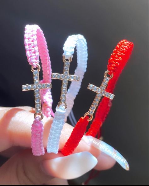 Cute Mexican Jewelry, Latina Bracelet Ideas, Latina Jewelry Bracelet, Ojo Bracelets Mexican, Mexican Style Bracelets, Bracelet Ideas Mexican, Mexican Bracelets Aesthetic, Latina Bracelets, Hispanic Bracelets