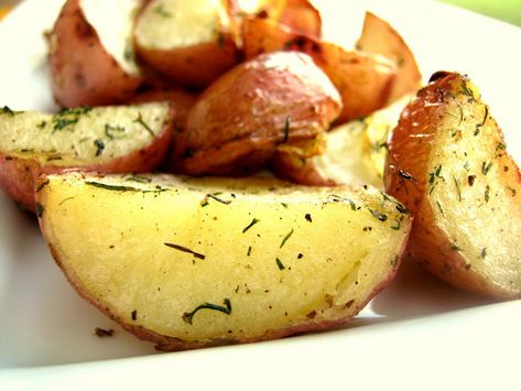 Red Potato Recipes, Dill Potatoes, Masala Fries, Potatoes Roasted, Red Potato, Baked Custard, Roasted Red Potatoes, Black Cake, Caribbean Rum