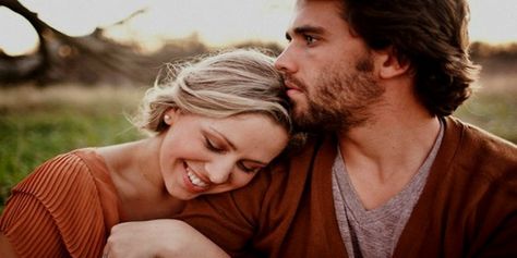 25 Signs You're Ready For A Relationship | YourTango  Experts | YourTango Head On Shoulder, Engaged Couples Photography, Engagement Poses, Foto Poses, Engagement Photo Inspiration, Engagement Portraits, Couples In Love, Couple Shoot, Couple Portraits