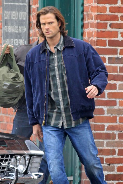 Sam Winchester Outfit, Winchester Outfit, Supernatural Outfits, Jared Padalecki Supernatural, Mens Hairstyles Medium, Aesthetic Outfits Men, Supernatural Sam, Winchester Brothers, Guys Clothing Styles