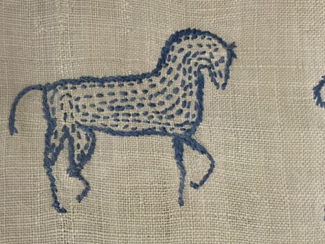 Thread and Thrift: Dalarna Horse Embroidery Patterns, Embroidery Inspiration Simple, Swedish Textiles, Horse Embroidery Designs, Brazilian Embroidery Patterns, Embroidery Horse, Make Ten, Horse Embroidery, Swedish Embroidery