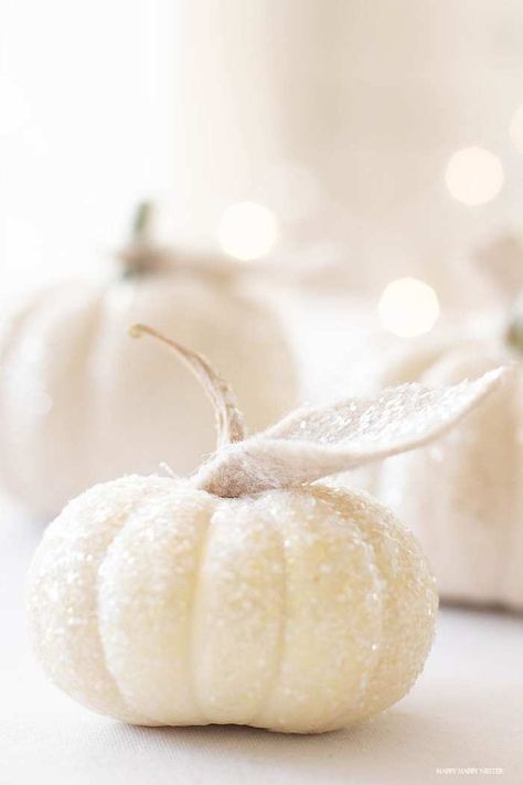 how to make glitter pumpkins easy diy Glitter Pumpkins Diy, How To Make Glitter, Pumpkin Centerpiece, Glitter Pumpkins, Thanksgiving Diy, Glitter Decor, Glitter Crafts, Pumpkin Centerpieces, Autumn Decorating