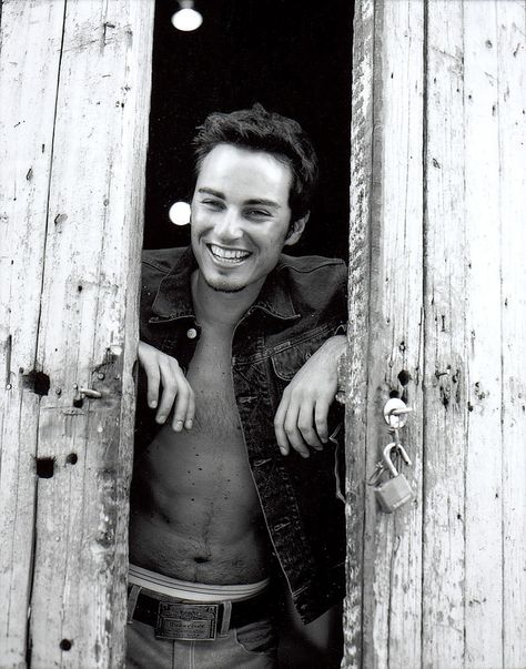 Kerr Smith, sexy smile!!!!!! Shawn Roberts, Cinema Pics, Kerr Smith, 90s Guys, Ryan Thomas, American Celebrities, Living Single, Dawson's Creek, Dawsons Creek