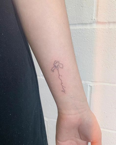 Simple Iris Flower Tattoo, Iris Minimalist Tattoo, Simple Iris Tattoo, Iris Flowers Tattoo, Iris Tattoo Design, Iris Flower Tattoo, Violet Tattoo, One Line Tattoo, Iris Tattoo