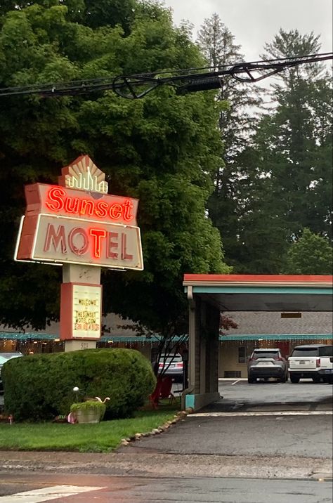 Old Motel Aesthetic, Brevard North Carolina, Brevard Nc, Visual Archive, Short Story, The Sunset, Savannah Chat, North Carolina, Places To Go