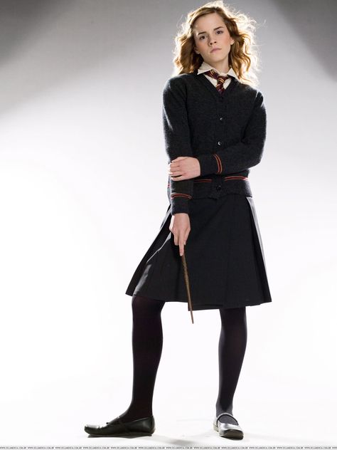 Hermione Outfits, Hermione From Harry Potter, Hermione Granger Costume, Hermione Costume, Harry Potter Outfit, Hermione Granger Outfits, Harry Potter Uniform, Taylor Swift Photoshoot, Harry Potter Hermione Granger