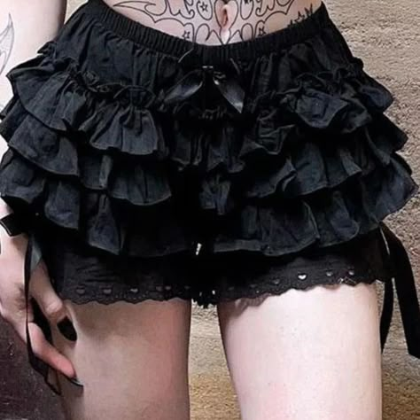 Color: Black, Size: L Kawaii Black Aesthetic, Black Skirt Aesthetic, Gothic Clothes Aesthetic, Black Puffy Skirt, Goth Skirt Aesthetic, Alt Skirt, Gothic Grunge Outfits, Thrifting Moodboard, Gothic Fitted Mini Skirt With Ruffles