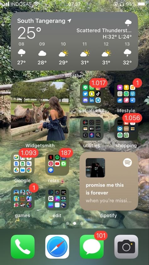 Normal Iphone Home Screen, Iphone App Organization Simple, Iphone App Organization Layout, Iphone Xr Home Screen Layout, Iphone Wallpaper Organization, Organize Iphone Home Screen, Lockscreen Iphone Ideas, Phone Organization Home Screen Aesthetic, Phone App Organization