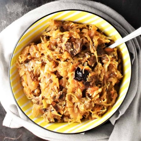 Sauerkraut with Mushrooms is a traditional vegetarian dish served at Polish Wigilia Christmas Eve dinner. It is extremely easy to make and contains a handful of ingredients. It’s a simpler, but just as delicious, alternative to sauerkraut pierogi, another traditional Polish Christmas dish. #sauerkraut #sauerkrautrecipes #polishfood #polishrecipes #everydayhealthyrecipes Vegetarian Sauerkraut Recipes, Czech Sauerkraut Recipe, Cooking Sauerkraut, Kapusta Recipe, Polish Sauerkraut, Sauerkraut Dishes, Slavic Food, Meatless Food, Polish Dishes