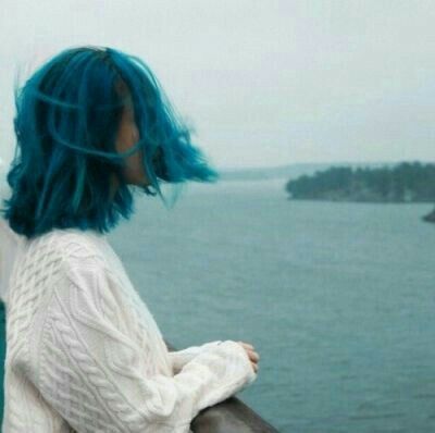 As they walked over to her she looked at peace,for the first time in a long time.. Short Blue Hair, Baba Jaga, Hair Aesthetic, Hair Color Blue, Dye My Hair, Grunge Hair, Dream Hair, Green Hair, Aesthetic Hair