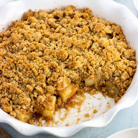 Pear And Blueberry Crumble, Pear Crumble Recipe Simple, Lemon Buttermilk Cake Recipe, Apple Pear Crumble, Impressive Fall Desserts, Pear Crumble Recipe, Banana Crumble, Witch Recipes, Dried Pears