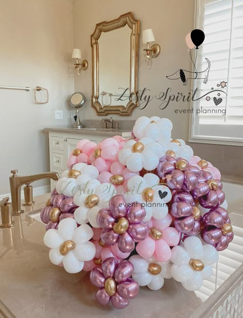 Flowers are not forever; balloons are not forever; however the thoughts and love behind them will be with your love-ones for an eternality to come. Gift that special someone this beautiful customizable handmade balloon daisy bouquet, it will brighten up their day and put a big smile on their face. It is the perfect wow factor in your special occasion social media posts. Think endless photo opportunities!! This daisy flower bouquet can be ordered in three sizes: Large (what you see in the staging Flower Bobo Balloon, Large Balloon Bouquet, Balloon Flowers Bouquet, Balloon And Flower Centerpieces, Small Balloon Arrangements, Ballon Flower Bouquet, Small Balloon Bouquet Ideas, Balloon Art Decorations, Small Balloon Centerpieces