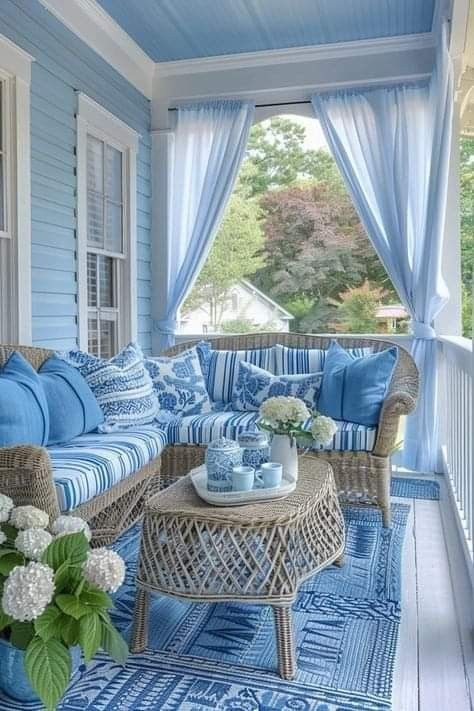 Beach Porch, Blue And White Living Room, Boho Ideas, Blue Patio, Sunroom Designs, Coastal Boho, Boho Blue, White Living, White Living Room