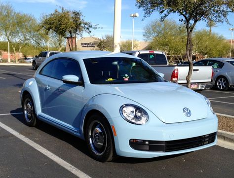 2013 VW beetle in denim blue. Love it ! 2013 Vw Beetle, Blue Car Accessories, Vw New Beetle, Volkswagen Beetle Convertible, Motos Vintage, Bug Car, Volkswagen New Beetle, Aston Martin Db5, Volkswagen Bug