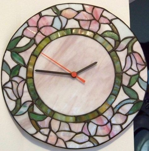 stained glass clock - Google Search Stained Glass Paint, Stained Glass Birds, Diy Clock Wall, Tiffany Stained Glass, Stained Glass Ornaments, Stained Glass Flowers, Vintage Wall Clock, Glass Style, Stained Glass Projects