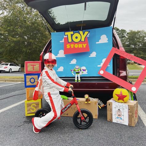 Trunk Or Treat Ideas For White Cars, Andys Room Trunk Or Treat, Truck A Treat Ideas, Toy Story Halloween Decorations Diy, Trunk Or Treat Ideas Toystory, You Story Trunk Or Treat, Toy Story Truck Or Treat, Trunk Or Treat Couples Costumes, Kindergarten Trunk Or Treat Ideas