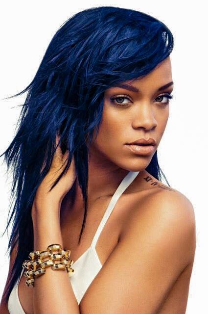 Rihanna unleashing her Electric Blue side! Blue Black Hair Dye, Rihanna Song, Navy Blue Hair, Looks Rihanna, Blue Black Hair, Dark Blue Hair, Rihanna Looks, Rihanna Photos, Black Hair Dye