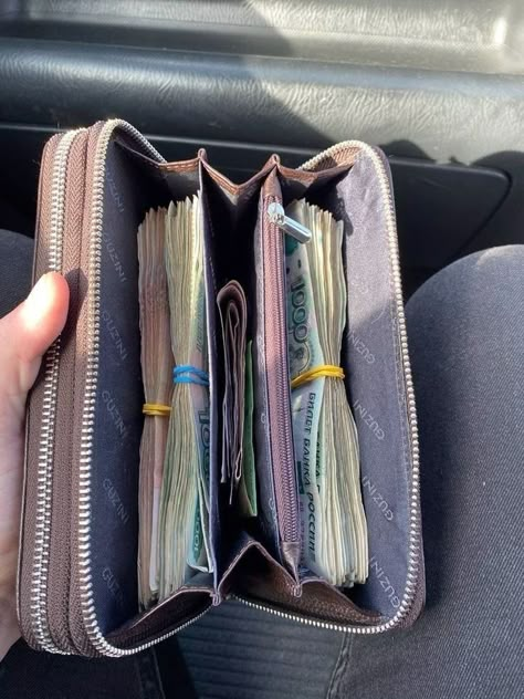 Money In Purse Aesthetic, Women Wallet Aesthetic, Wallet Full Of Money Aesthetic, Soft Baddie Aesthetic, Money In Wallet, Career Manifestation, Wallet Aesthetic, Vision Board Images, Money Collection